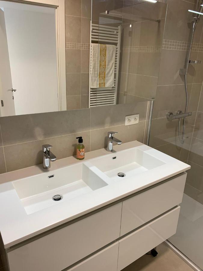 אוסטנדה Lichtrijk 2-Slaapkamerappartement Met Zeezicht En Gratis Parking מראה חיצוני תמונה