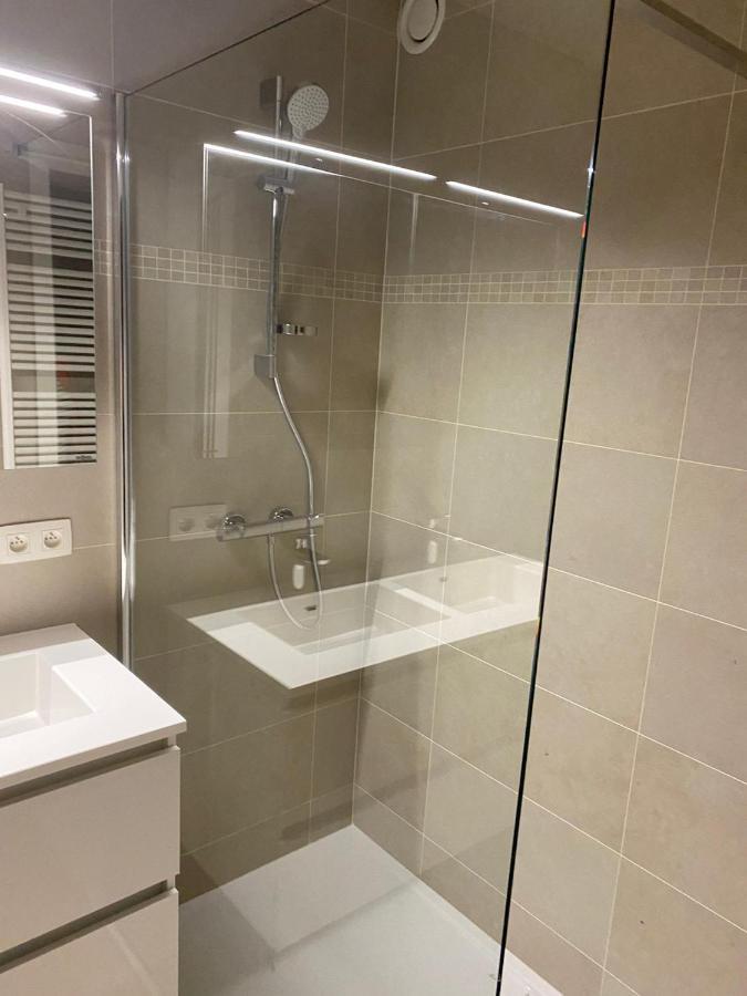 אוסטנדה Lichtrijk 2-Slaapkamerappartement Met Zeezicht En Gratis Parking מראה חיצוני תמונה