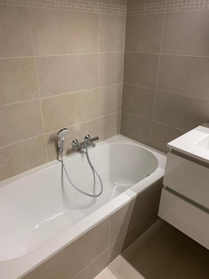 אוסטנדה Lichtrijk 2-Slaapkamerappartement Met Zeezicht En Gratis Parking מראה חיצוני תמונה