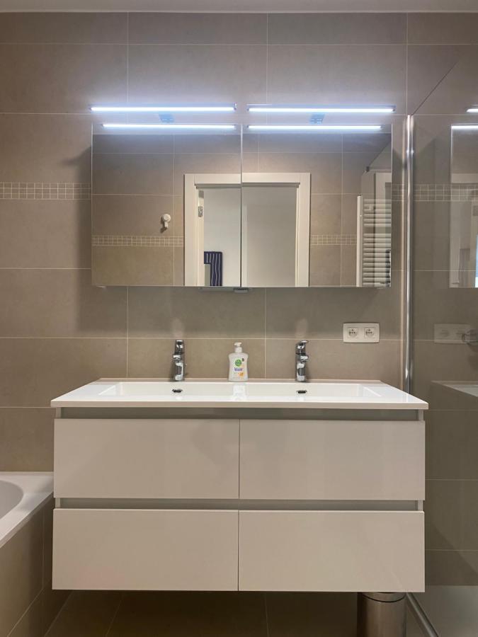 אוסטנדה Lichtrijk 2-Slaapkamerappartement Met Zeezicht En Gratis Parking מראה חיצוני תמונה