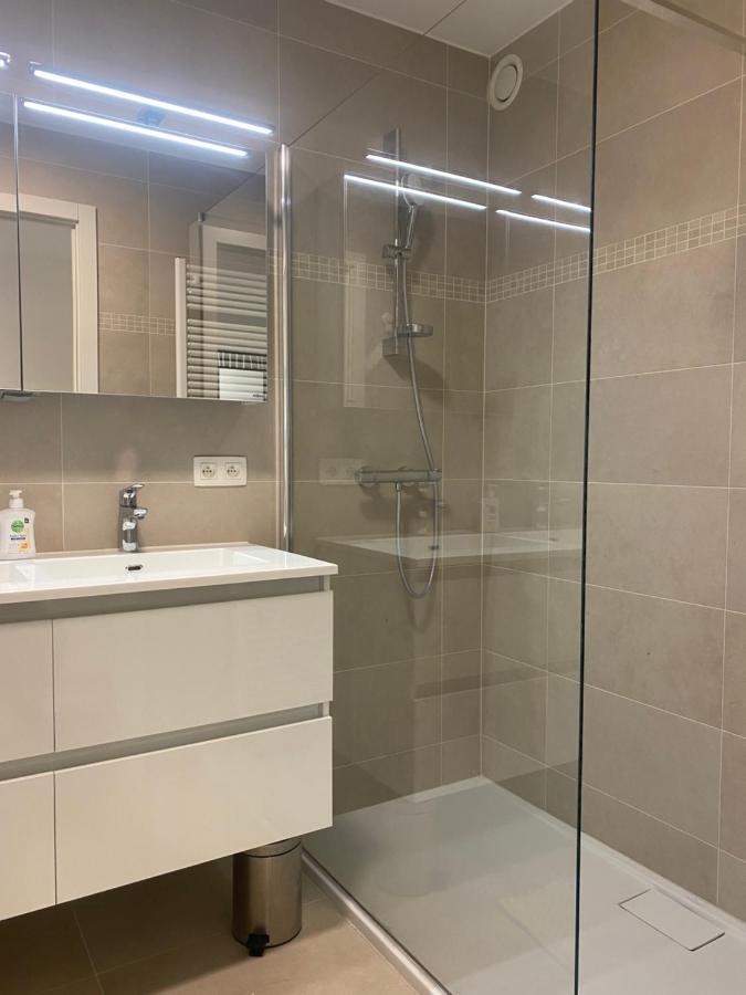 אוסטנדה Lichtrijk 2-Slaapkamerappartement Met Zeezicht En Gratis Parking מראה חיצוני תמונה