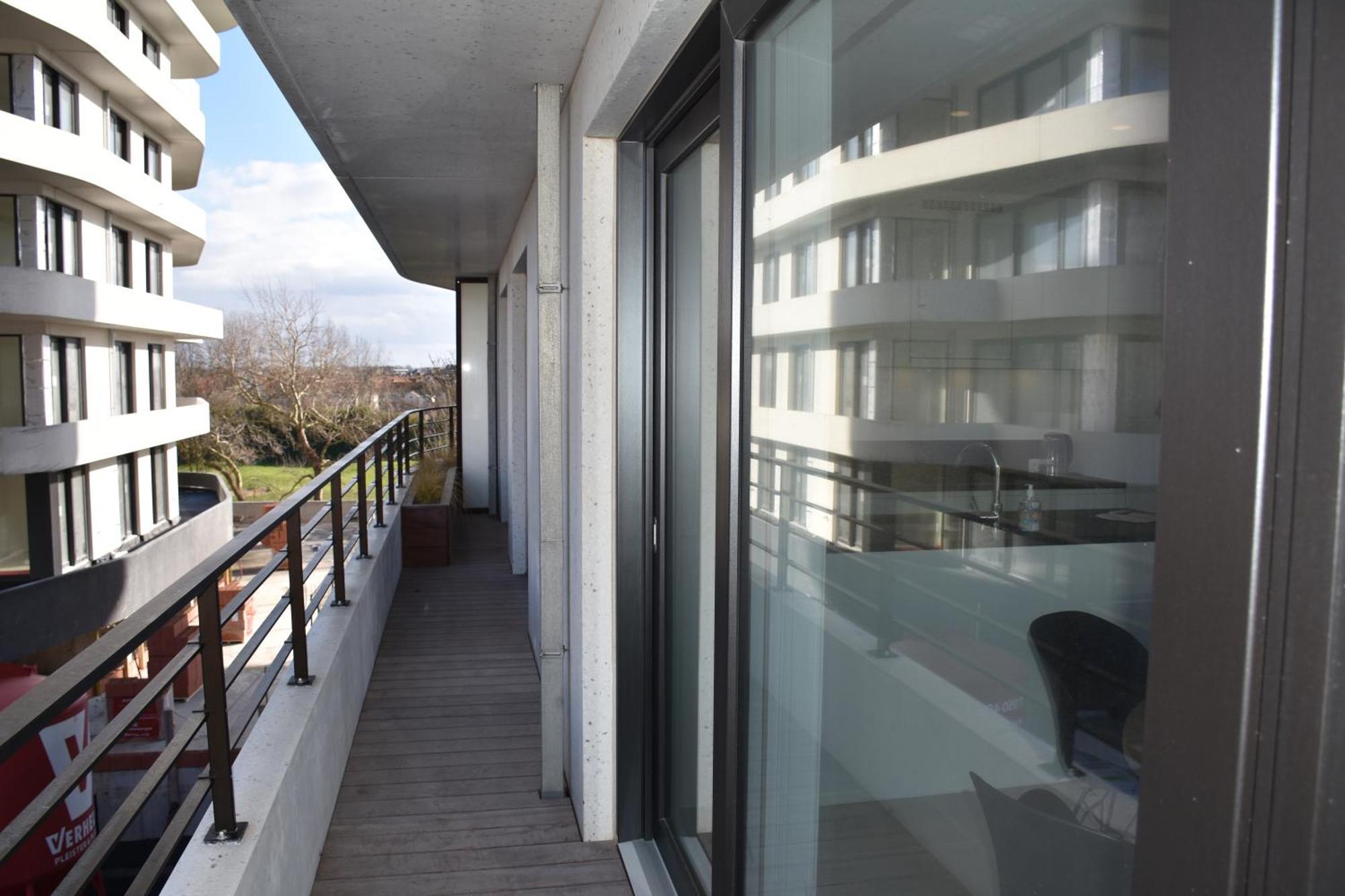 אוסטנדה Lichtrijk 2-Slaapkamerappartement Met Zeezicht En Gratis Parking מראה חיצוני תמונה